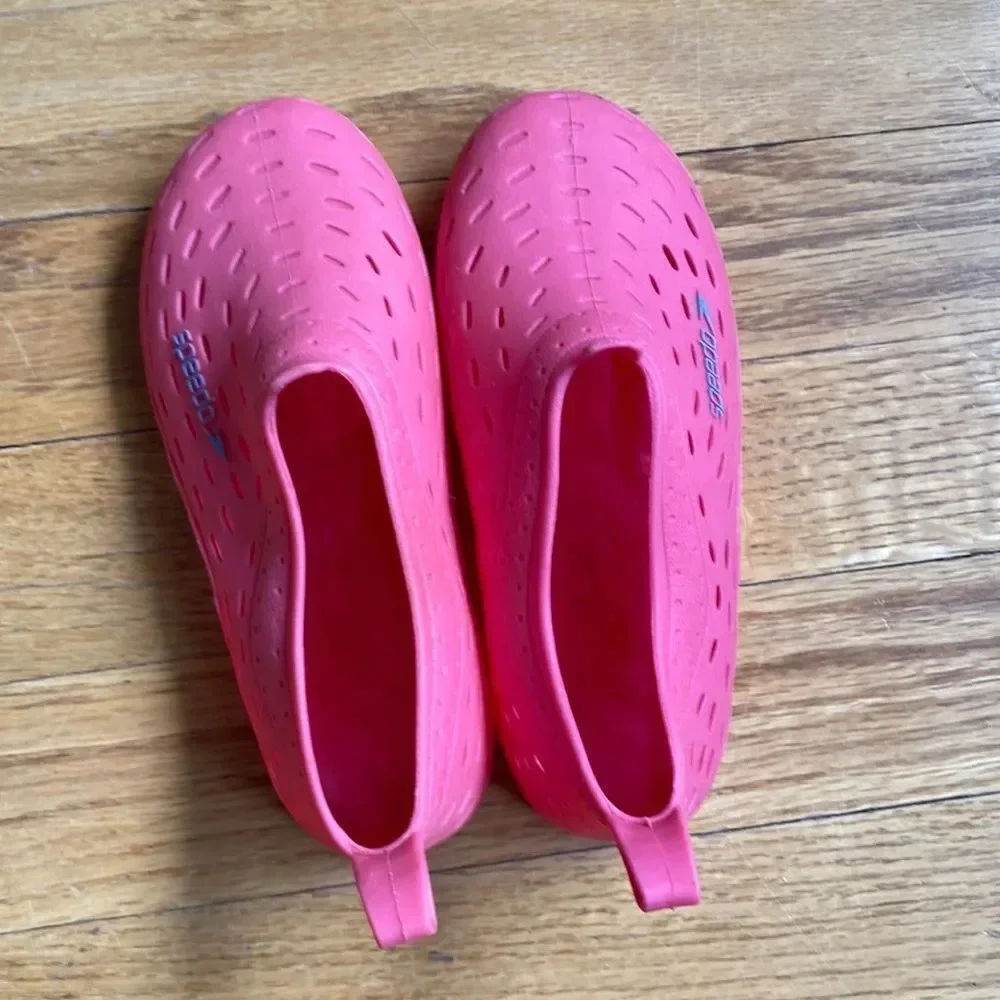 Speedo water shoes kids sz 9/10 pink